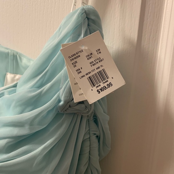 David's Bridal Dresses & Skirts - David’s Bridal Mint Bridesmaid Dress